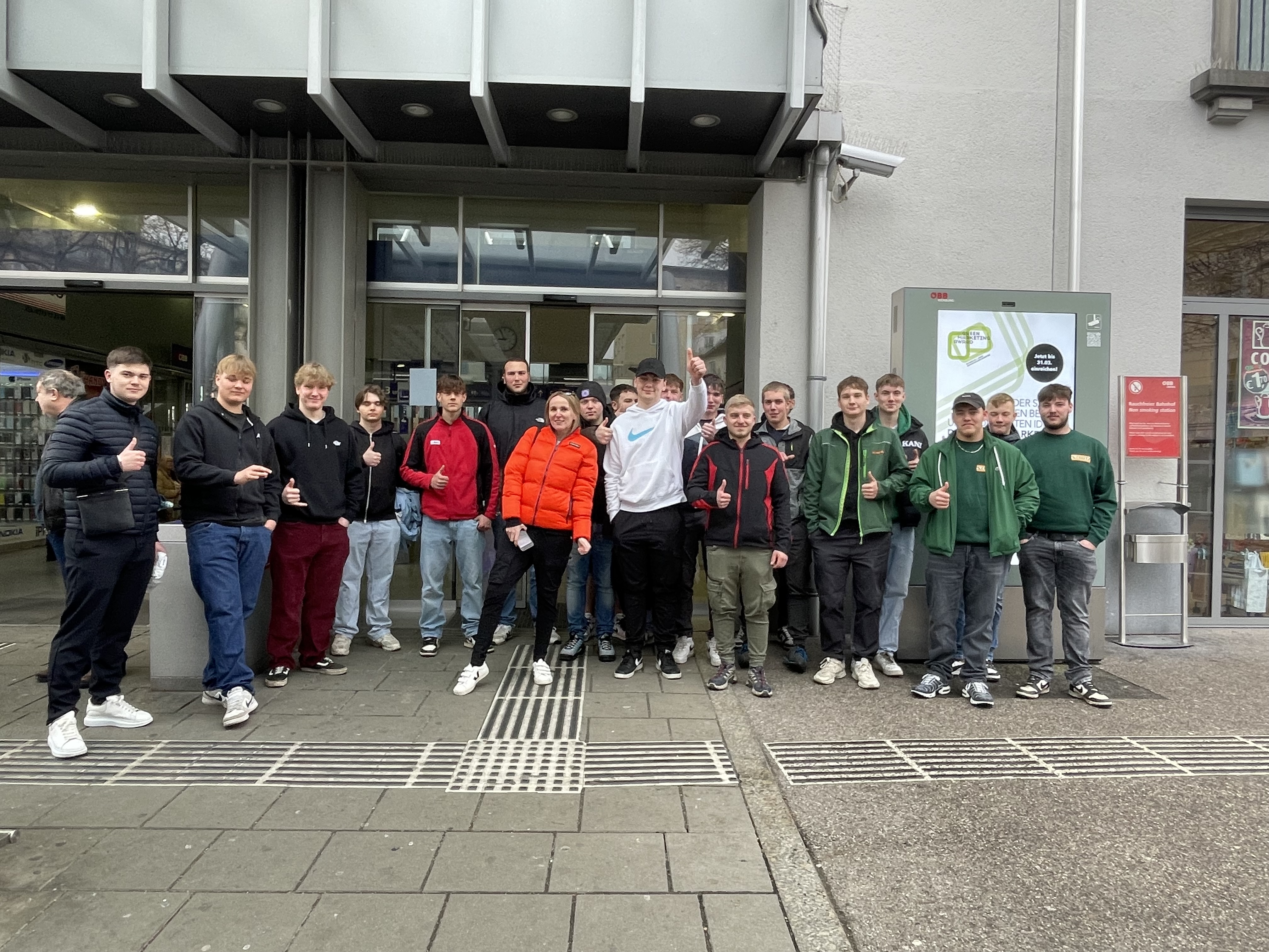 ABAU Lehrlinge on Tour im rollenden Seminarraum!